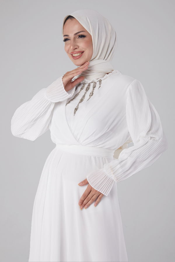 Düz Hakim Yaka Kadın Beyaz Taşlı Şifon Elbise - 26256