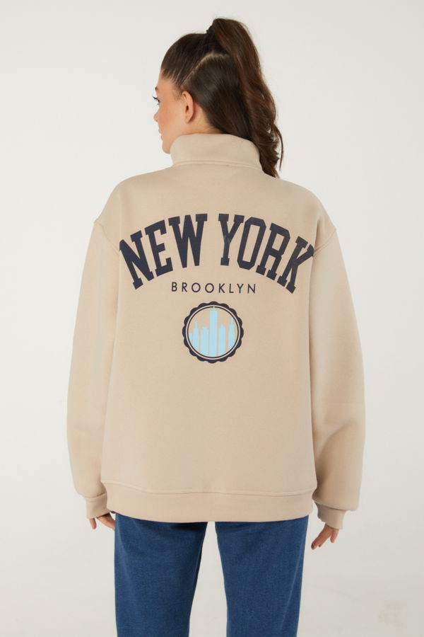 Düz Yarım Balıkçı Yaka Kadın Bej Baskılı Sweatshirt - 26518