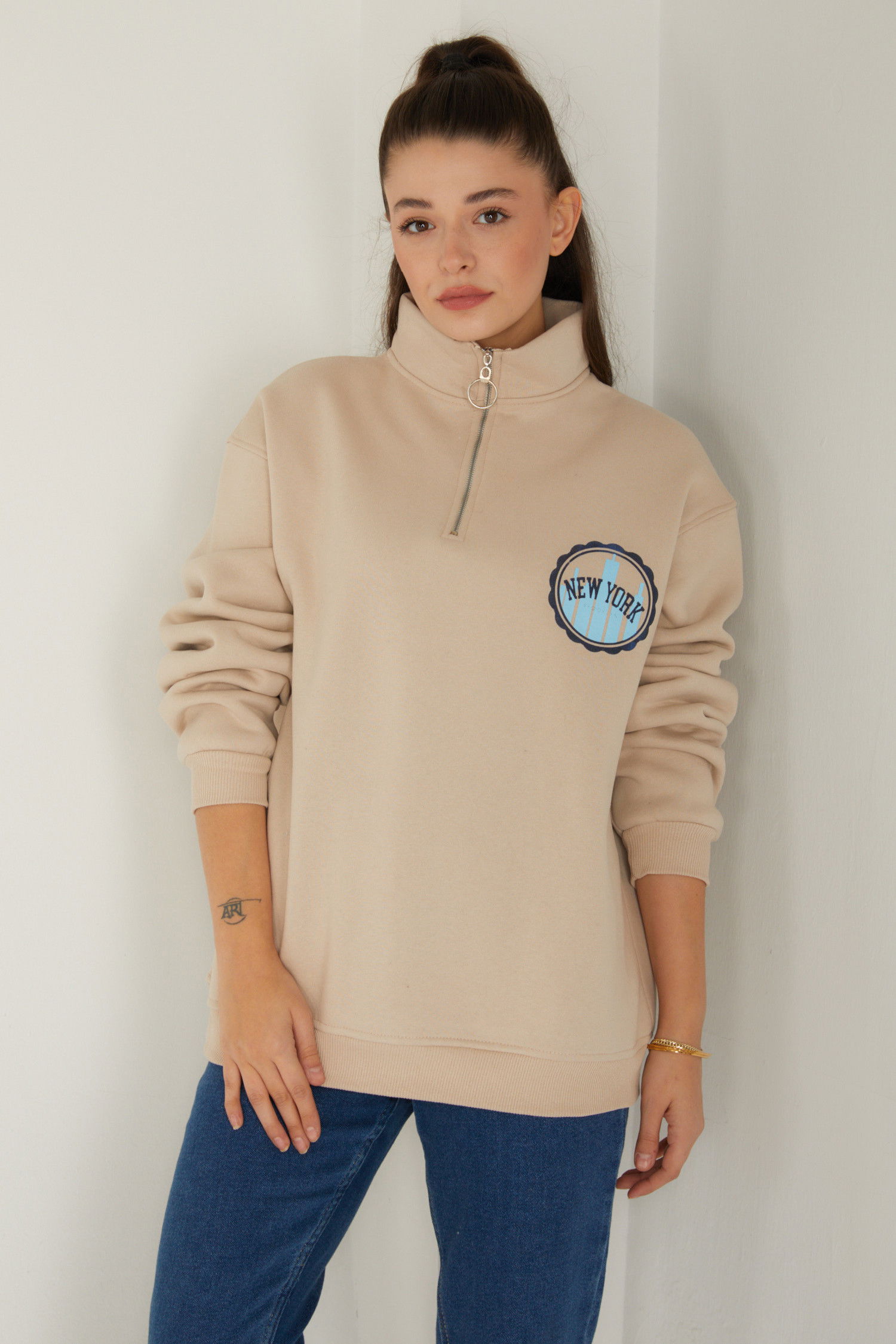 Düz Yarım Balıkçı Yaka Kadın Bej Baskılı Sweatshirt - 26518