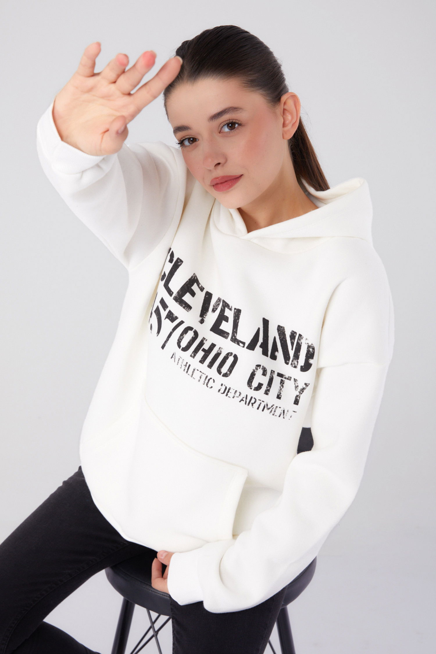 Düz Kapşonlu Yaka Kadın Beyaz Baskılı Sweatshirt - 26383