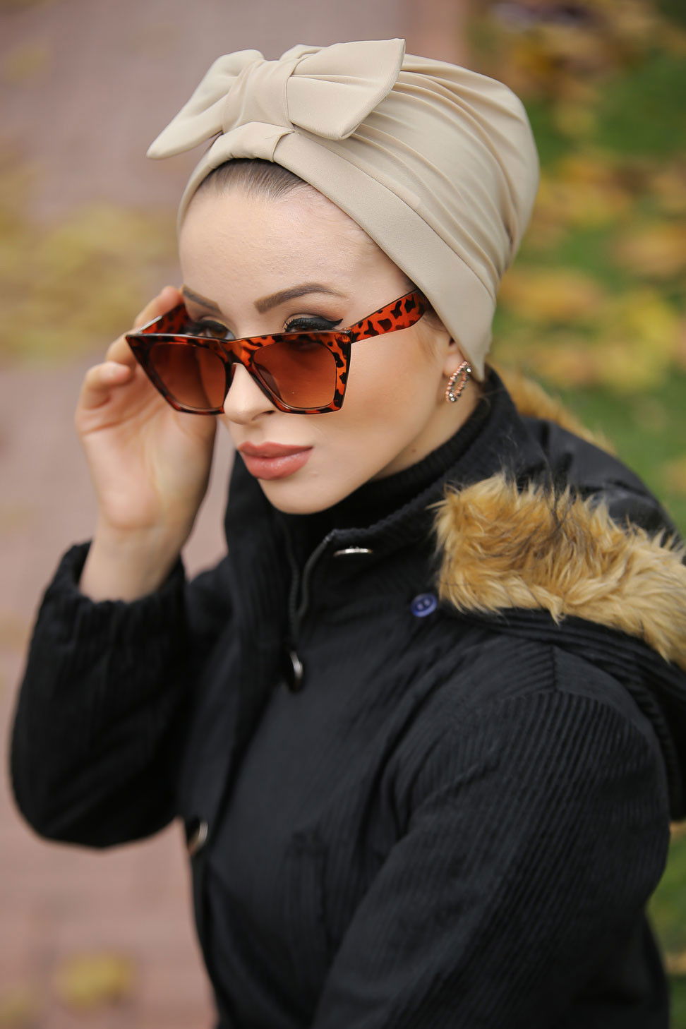 Fiyonklu Bone Siyah Bej - 6847 BEJ