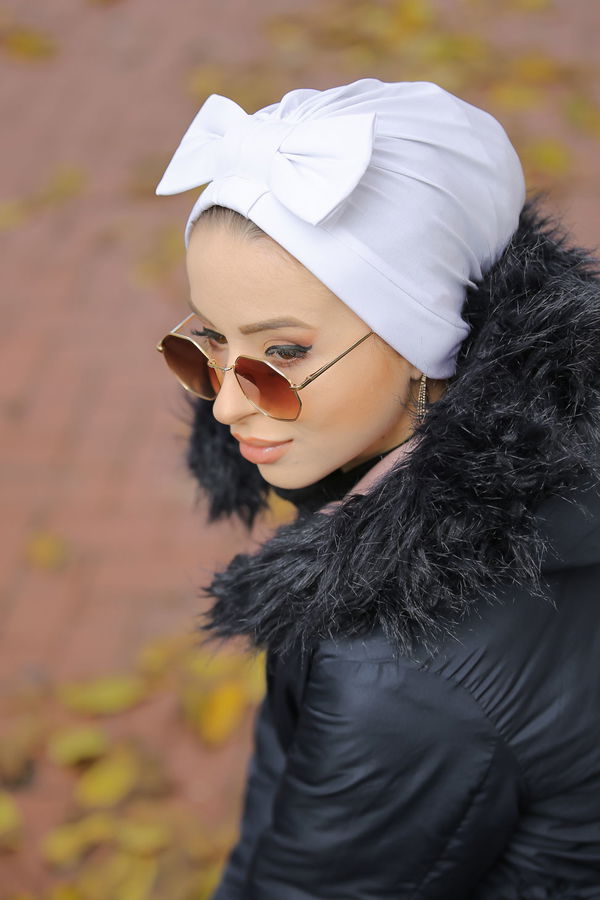 Fiyonklu Bone Siyah Beyaz - 6847 BEYAZ
