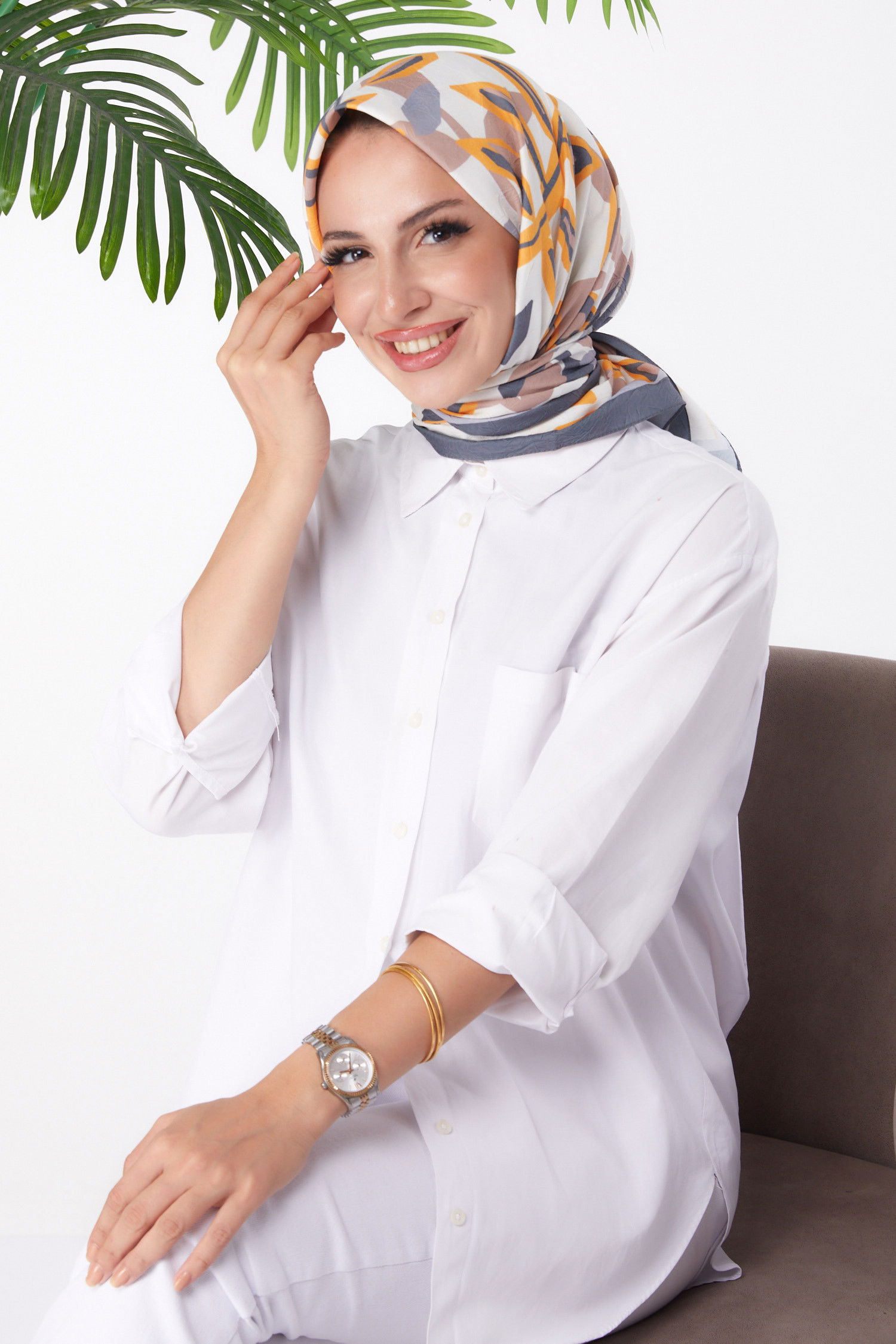 Düz Orta Kadın Sarı Desenli Eşarp - 26159 Sarı