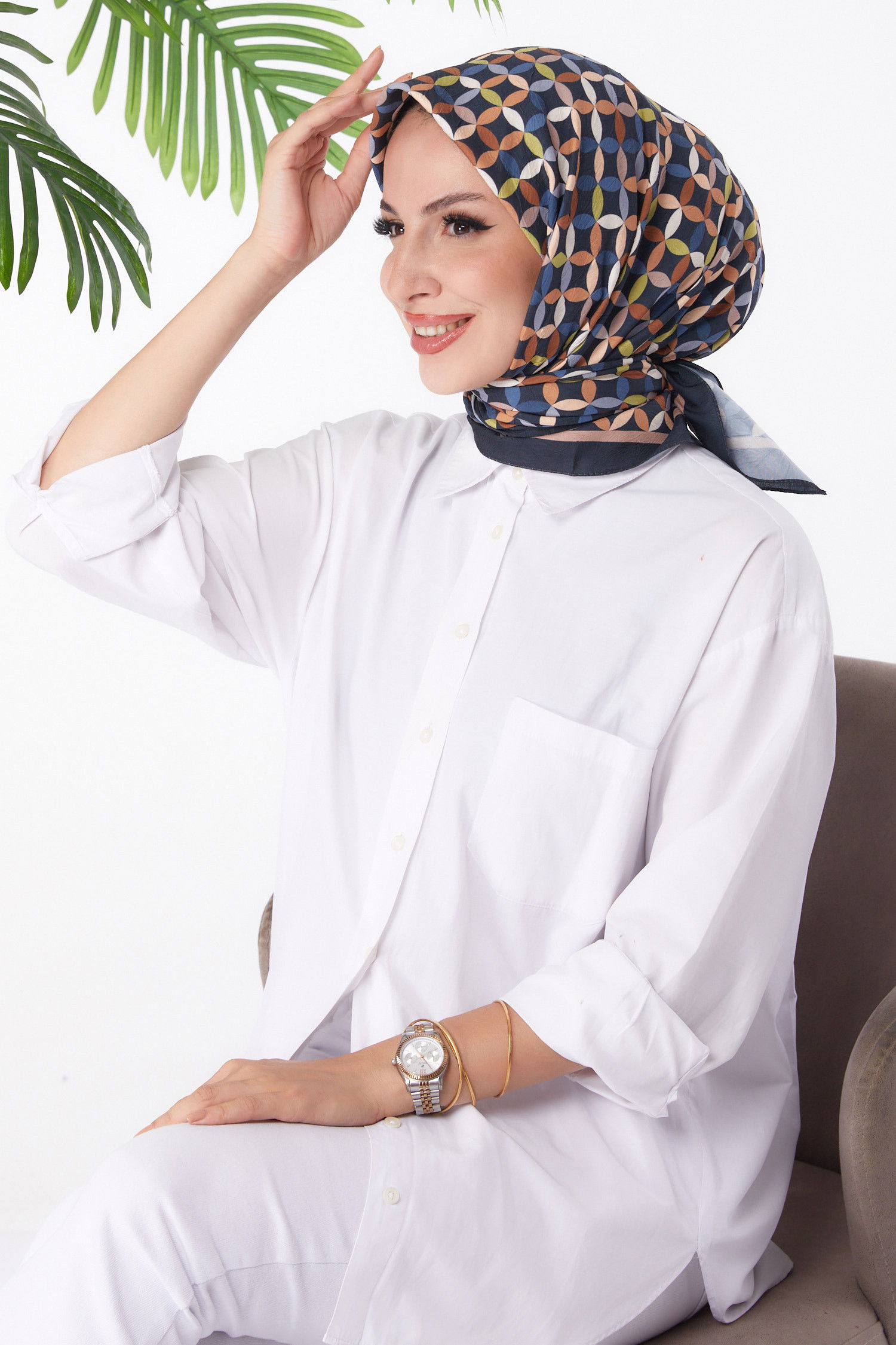 Düz Orta Kadın Siyah Desenli Eşarp - 26155