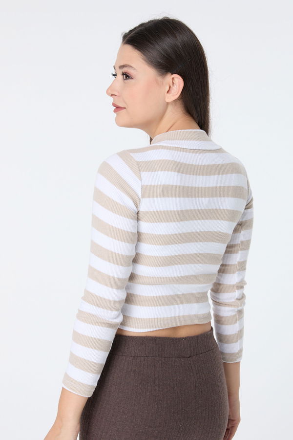 Düz Yarım Balıkçı Yaka Kadın Bej Crop - 23464