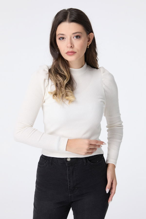 Düz Yarım Balıkçı Yaka Kadın Beyaz Crop - 23389