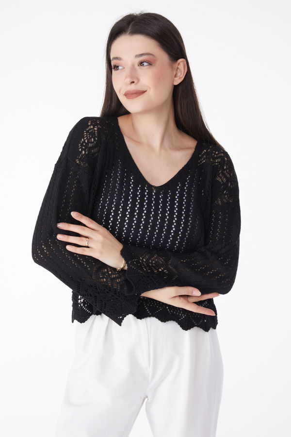 Düz Orta Kadın Siyah DELİKLİ TRİKO CROP - 25150