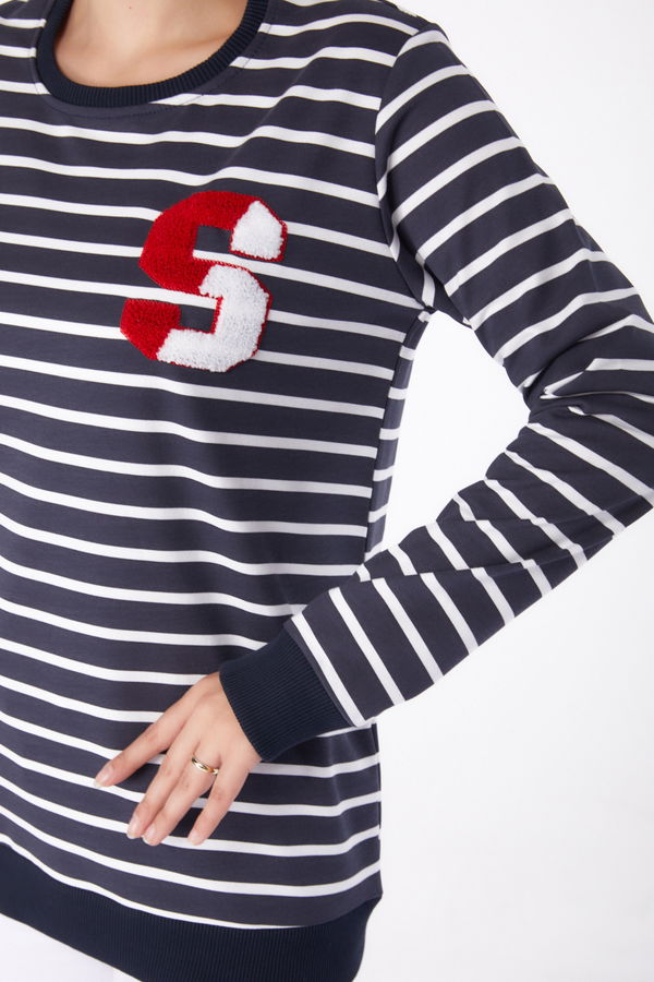 Düz Bisiklet Yaka Kadın Siyah Nakışlı Sweatshirt - 26286 SİYAH