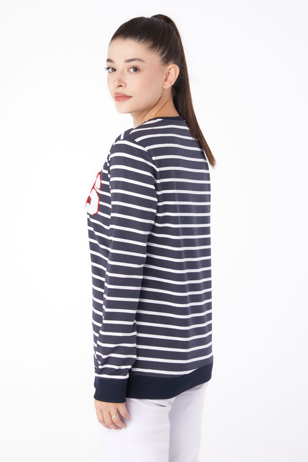 Düz Bisiklet Yaka Kadın Siyah Nakışlı Sweatshirt - 26286 SİYAH