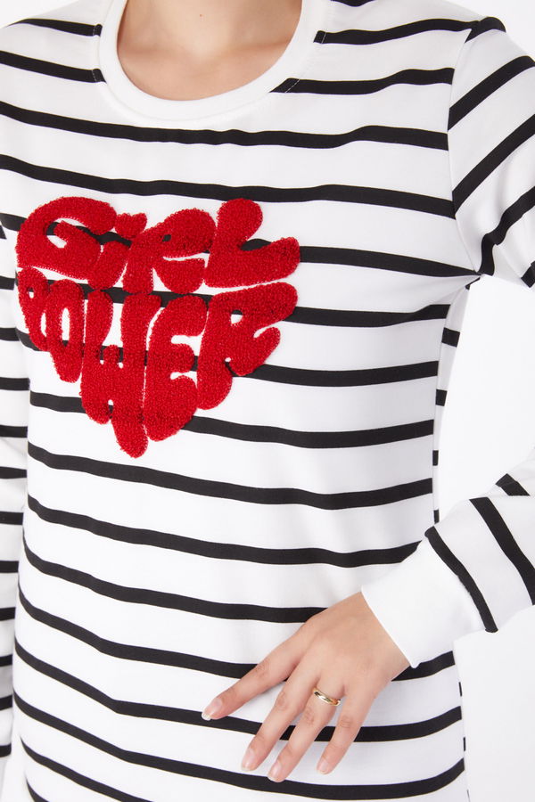 Düz Bisiklet Yaka Kadın Beyaz Nakışlı Sweatshirt - 26288