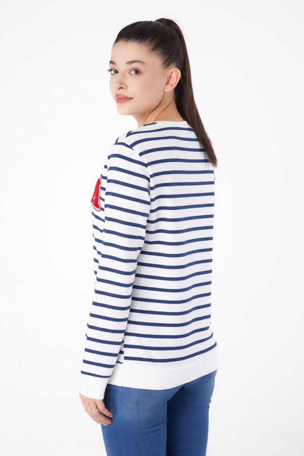 Düz Bisiklet Yaka Kadın Beyaz Nakışlı Sweatshirt - 26291 BEYAZ