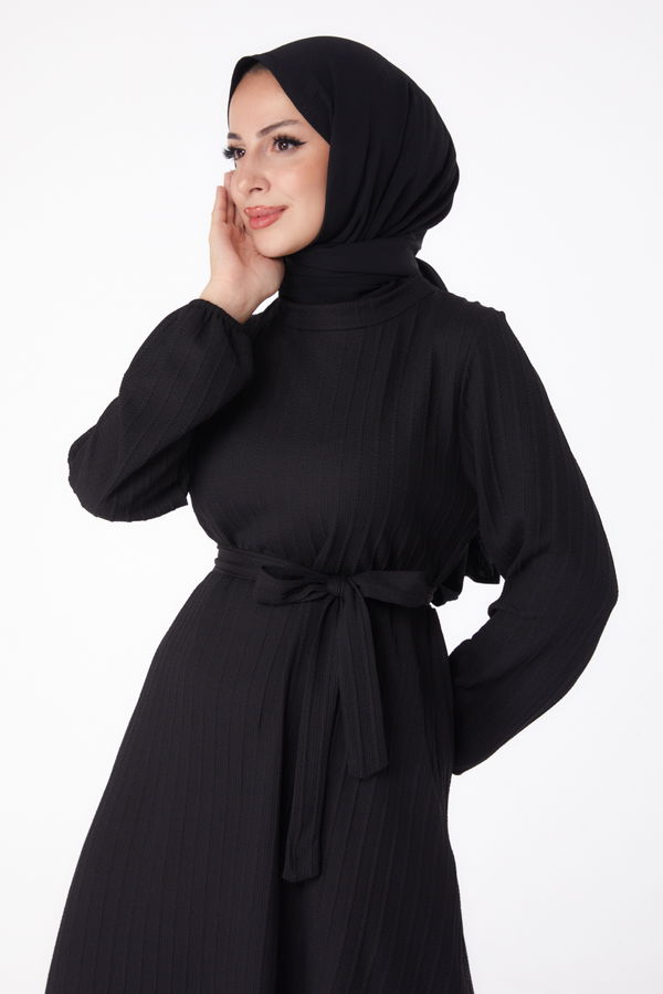 Düz Bisiklet Yaka Kadın Siyah Kuşaklı Elbise - 26281 SİYAH