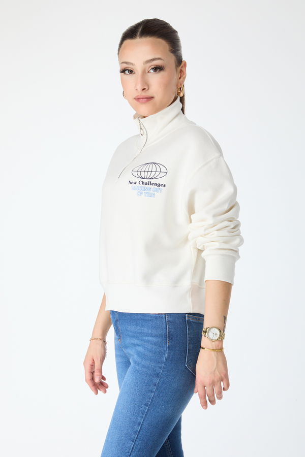 Düz Yarım Balıkçı Yaka Kadın Beyaz Yakası Fermuarlı Sweatshirt - 24272 BEYAZ