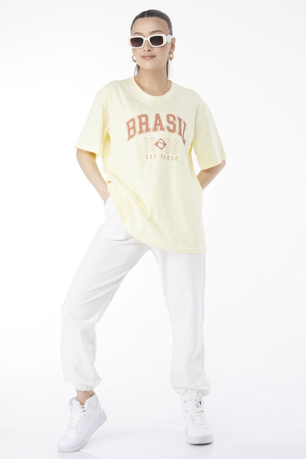 Düz Bisiklet Yaka Kadın Sarı Kısa Kollu Baskılı T-shirt - 24647