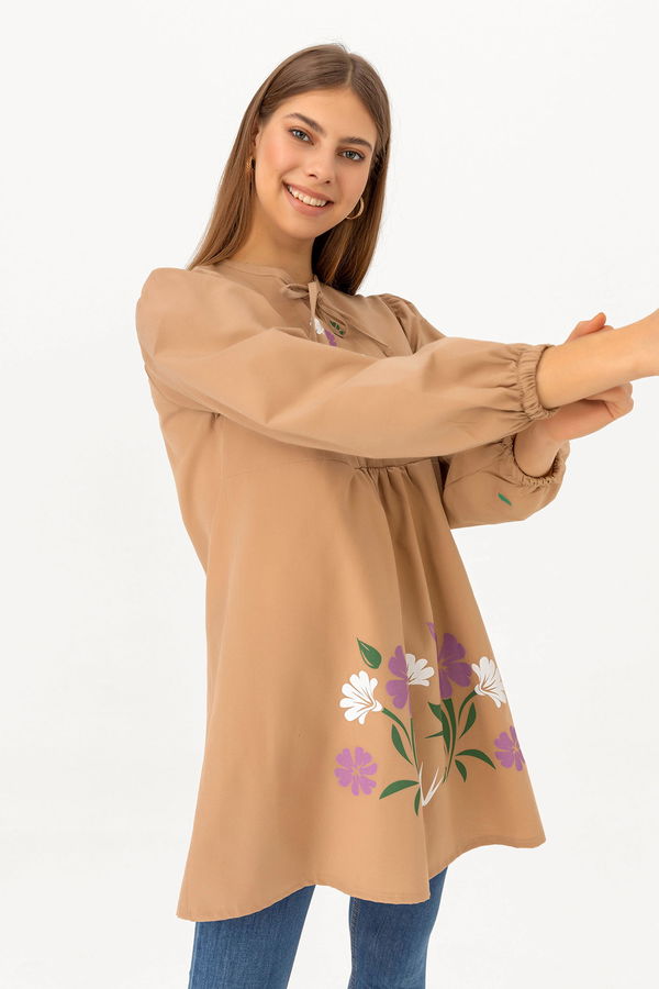 Düz Bisiklet Yaka Kadın Bej BASKILI TUNIK - 3694 BEJ