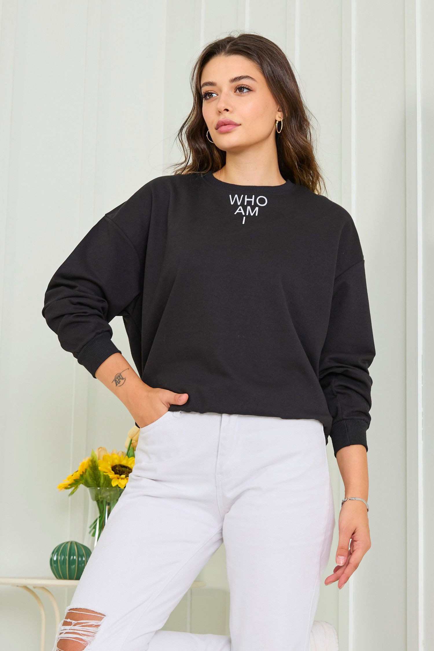 Düz Bisiklet Yaka Kadın Siyah Sweat - 23007