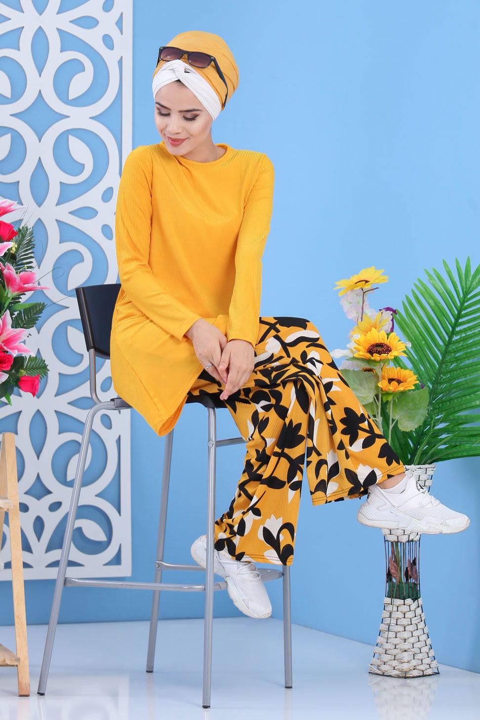 Düz Orta Kadın Sarı Tunik Pantolon Siyah  - 7413