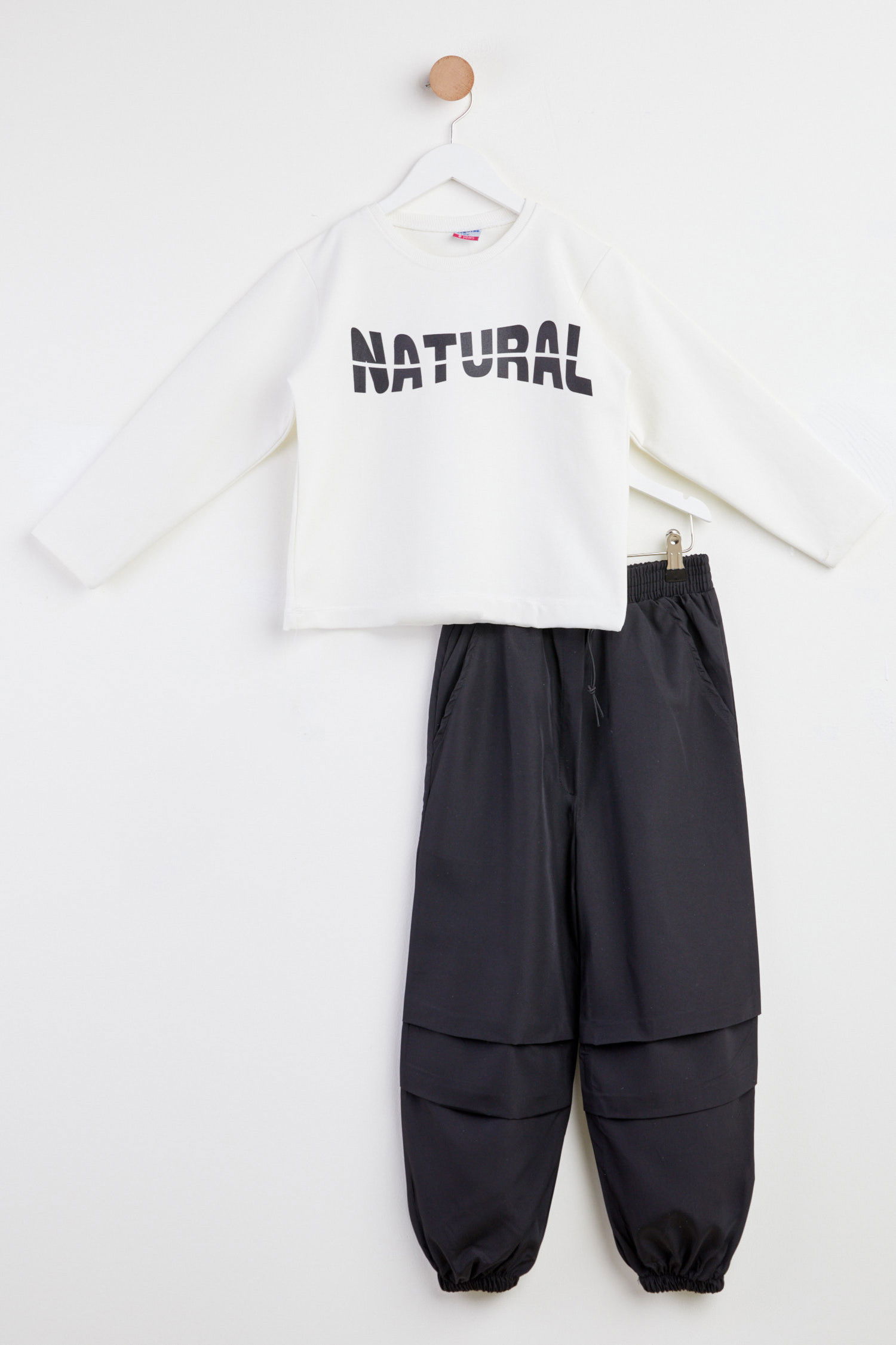 Kız Çocuk Beyaz Baskılı Sweatshirt + Paraşüt Pantolon Takım - 24756