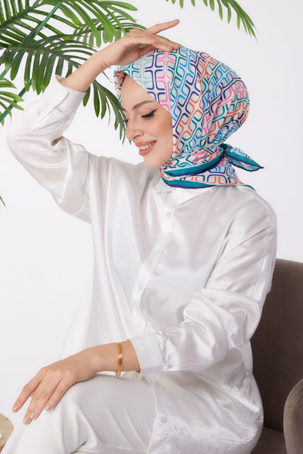 Düz Orta Kadın Lacivert Desenli Eşarp - 25976