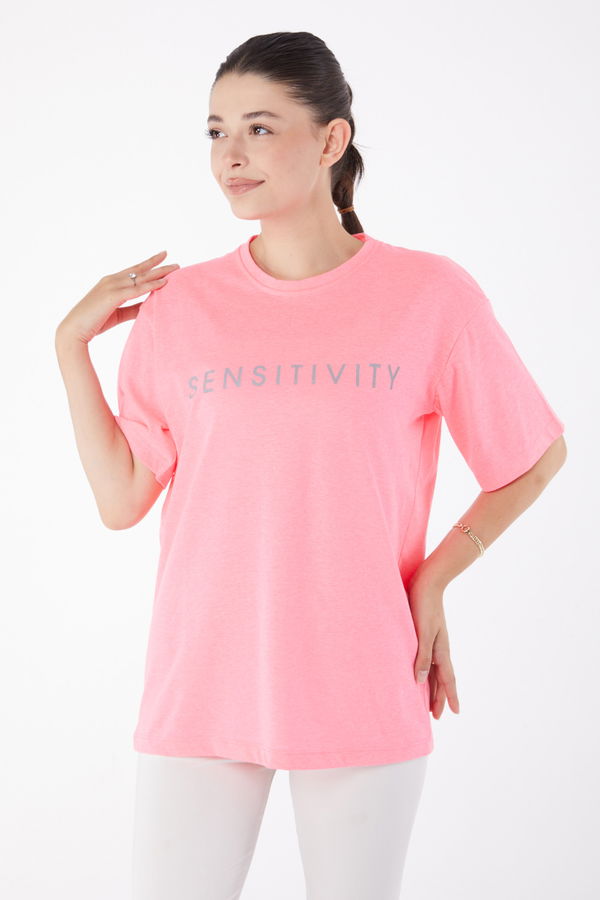 Düz Bisiklet Yaka Kadın Pembe Kısa Kollu Baskılı T-shirt - 25984