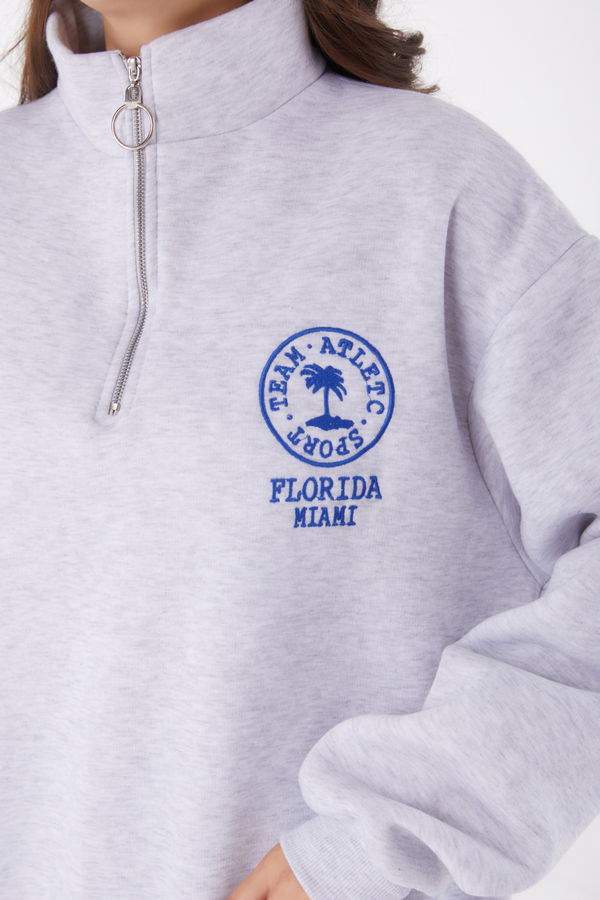 Düz Yarım Balıkçı Yaka Kadın Gri Nakışlı Sweatshirt - 26050