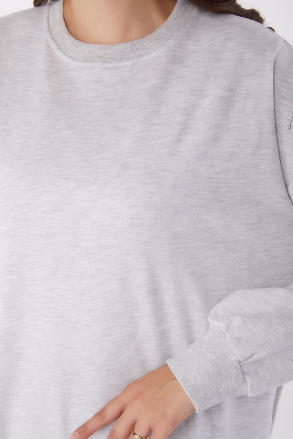 Düz Bisiklet Yaka Kadın Gri Manşetli Sweatshirt - 26046