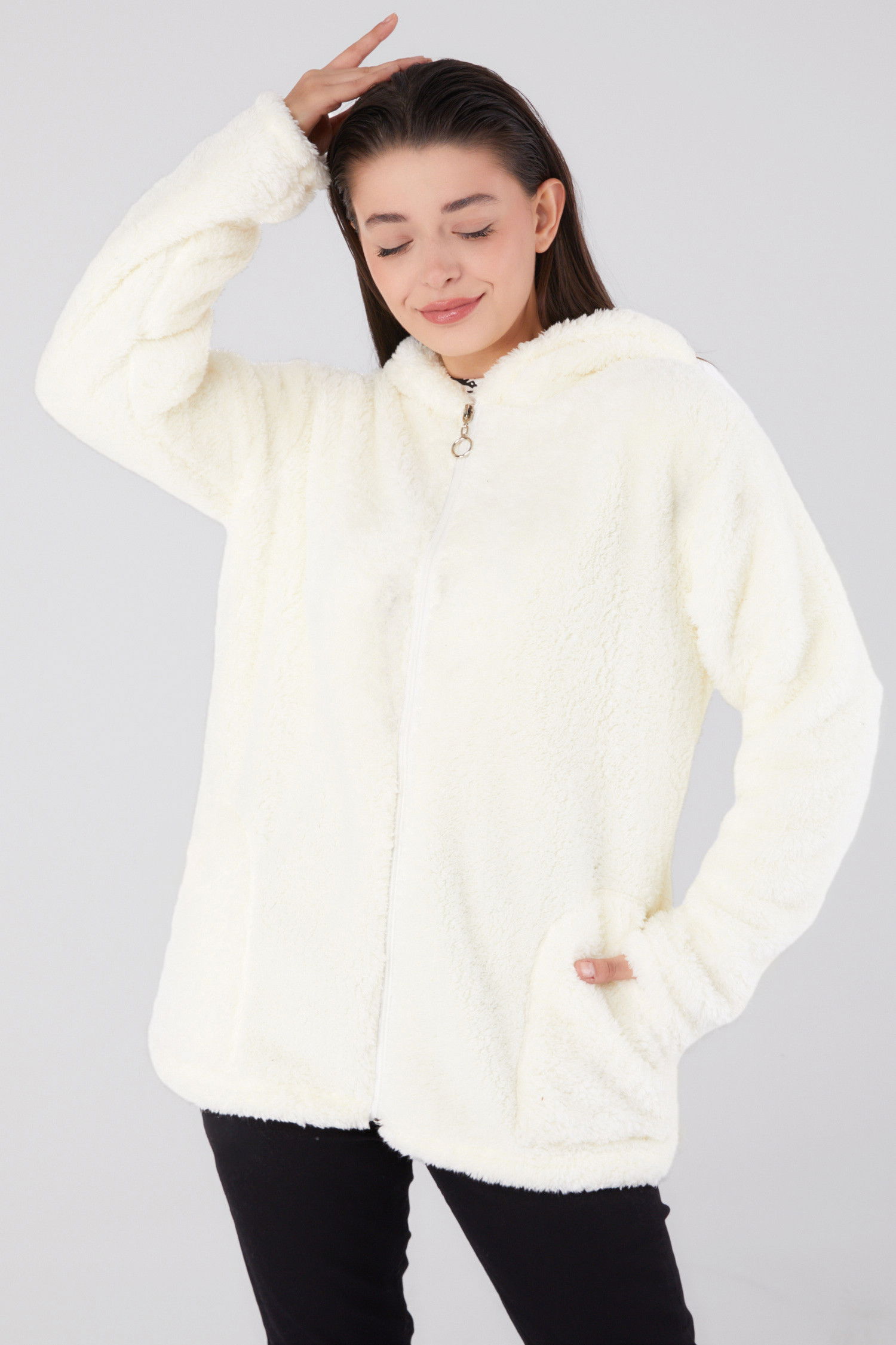 Düz Kapşonlu Yaka Kadın Ekru Peluş Kısa Mont - 26459 EKRU