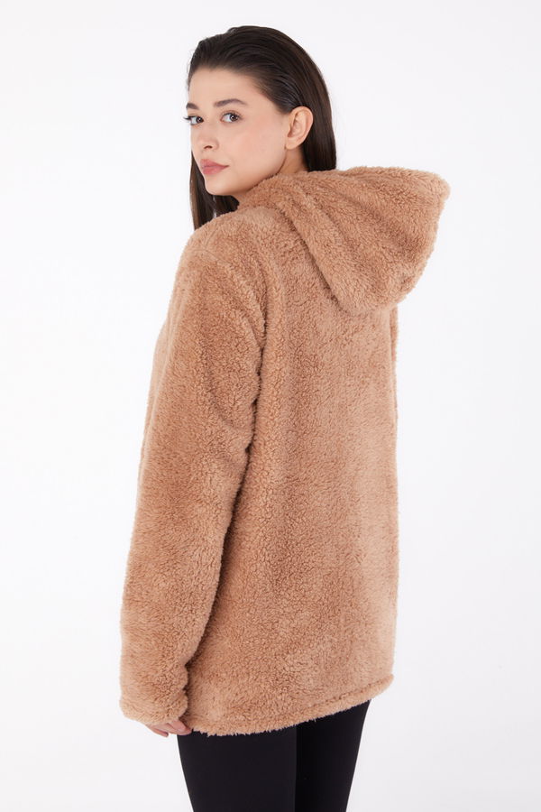 Düz Kapşonlu Yaka Kadın Vizon Peluş Kısa Mont - 26459 VİZON