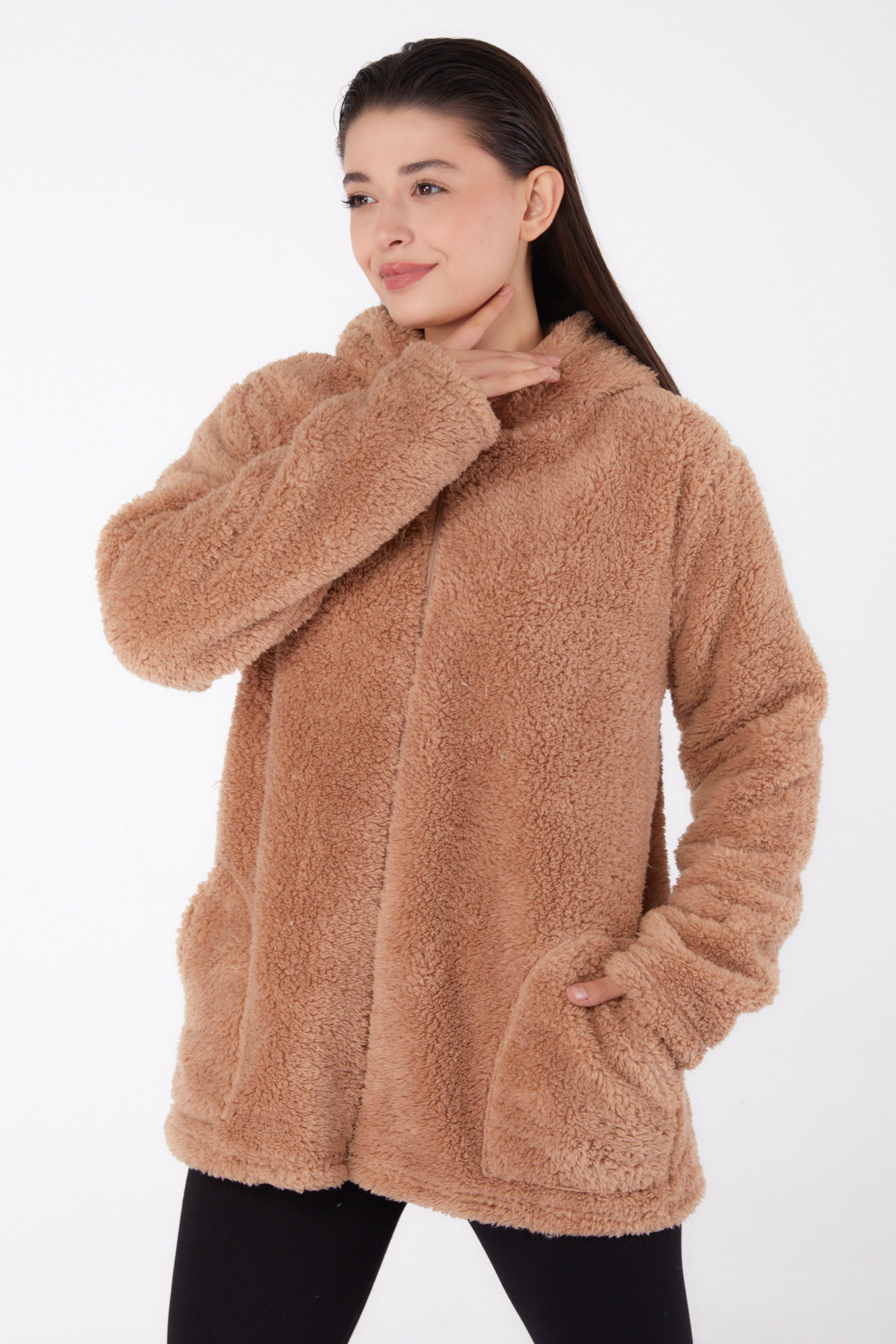 Düz Kapşonlu Yaka Kadın Vizon Peluş Kısa Mont - 26459 VİZON