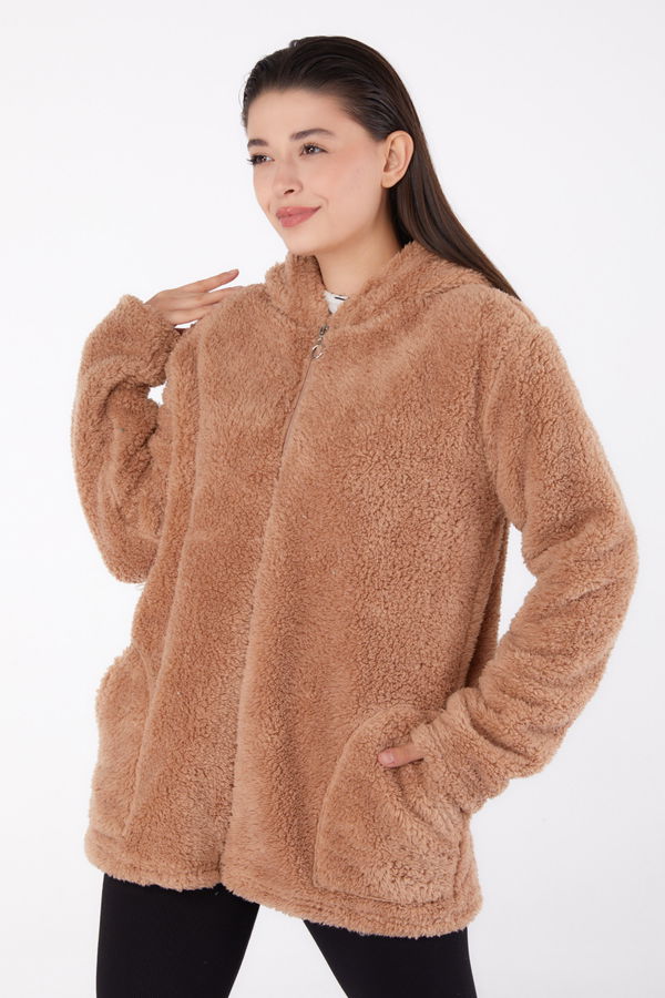 Düz Kapşonlu Yaka Kadın Vizon Peluş Kısa Mont - 26459 VİZON