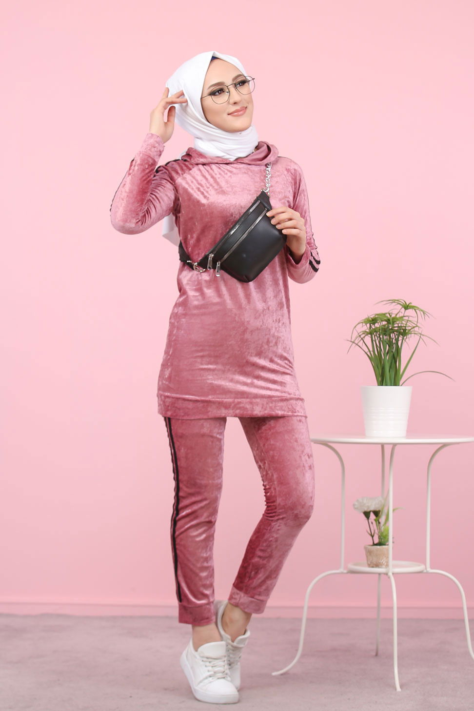 Düz Orta Kadın Pembe Kadife Tunik Pantolon Siyah  - 8187