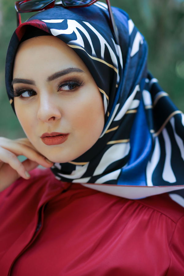 Düz Orta Kadın Pembe Desenli Şal Siyah  - 8276 PEMBE
