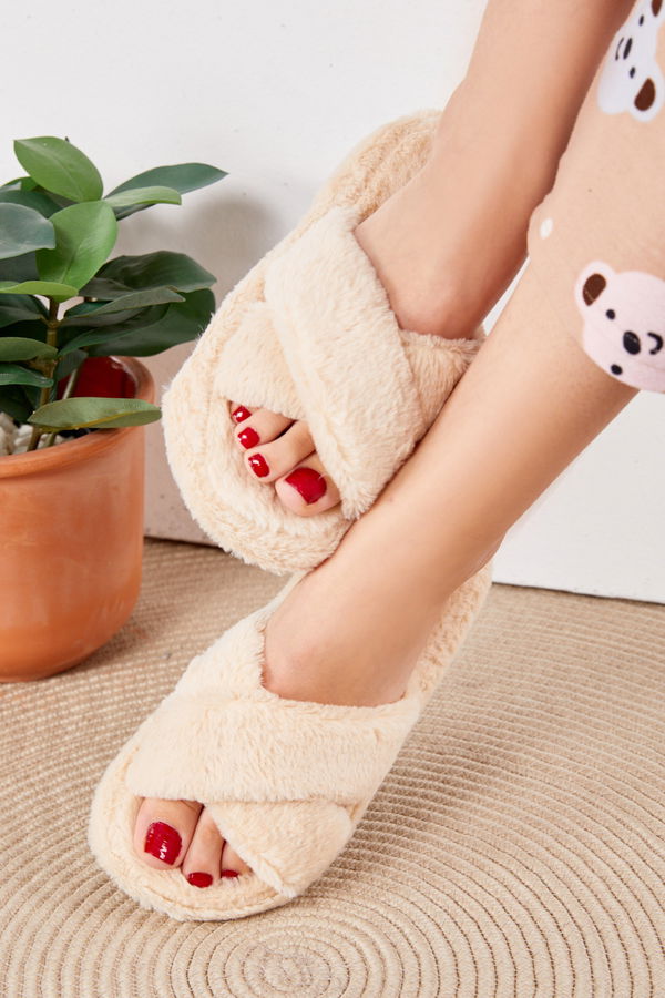 Kadın Bej Peluş Çapraz Ev Terliği - 23323 BEJ