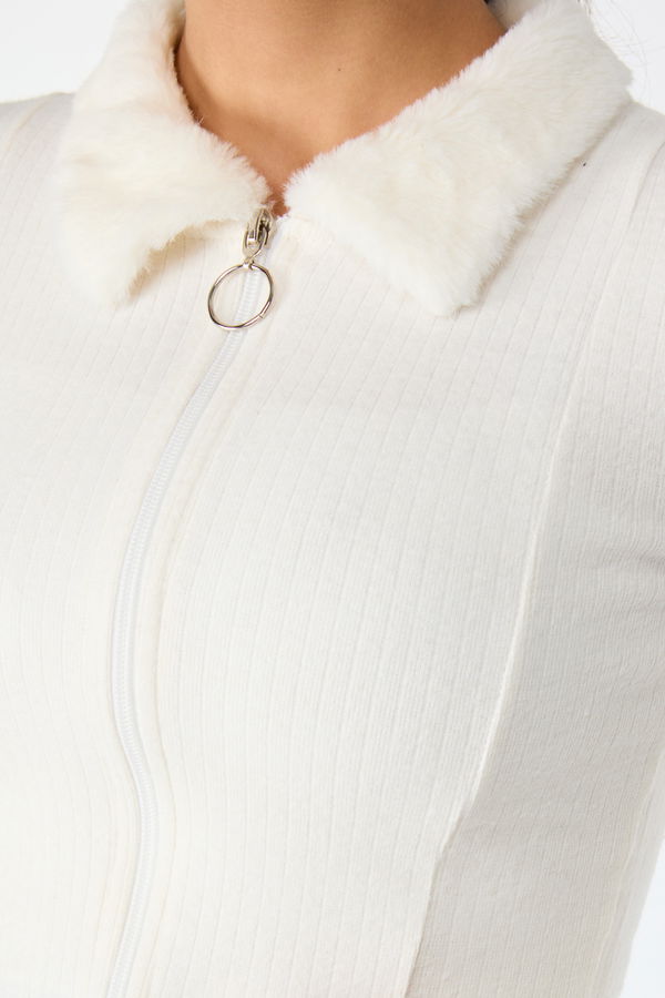 Yakası Peluş Fermuarlı Bluz Beyaz - 24309