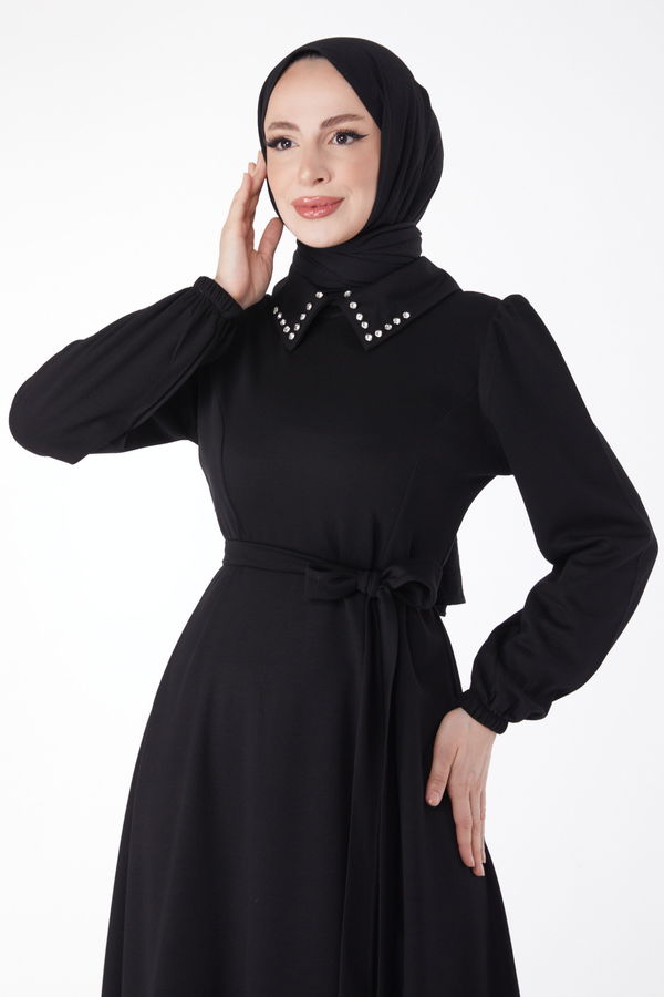 Yaka Taş Detaylı Kuşaklı Elbise Siyah - 24758 SİYAH