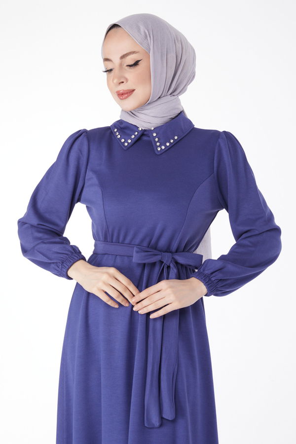 Yaka Taş Detaylı Kuşaklı Elbise Lacivert - 24758 LACİVERT